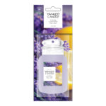 Verpackter Yankee Candle Lemon Lavender Car Jar mit Lavendel- und Zitronenmotiv