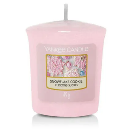 Rosa Snowflake Cookie Duftkerze von Yankee Candle mit sichtbarem Frontetikett