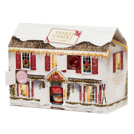 Adventskalender Haus 2014 mit mehreren geöffneten Türchen