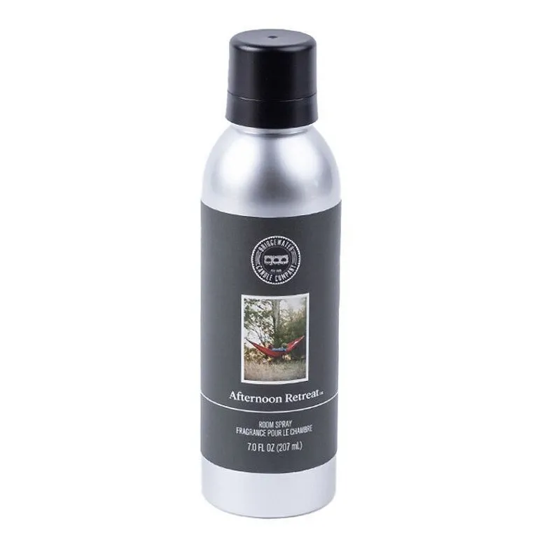 Afternoon Retreat Sprayflasche Afternoon Retreat Room Spray als einzelne silberne Flasche vor weißem Hintergrund