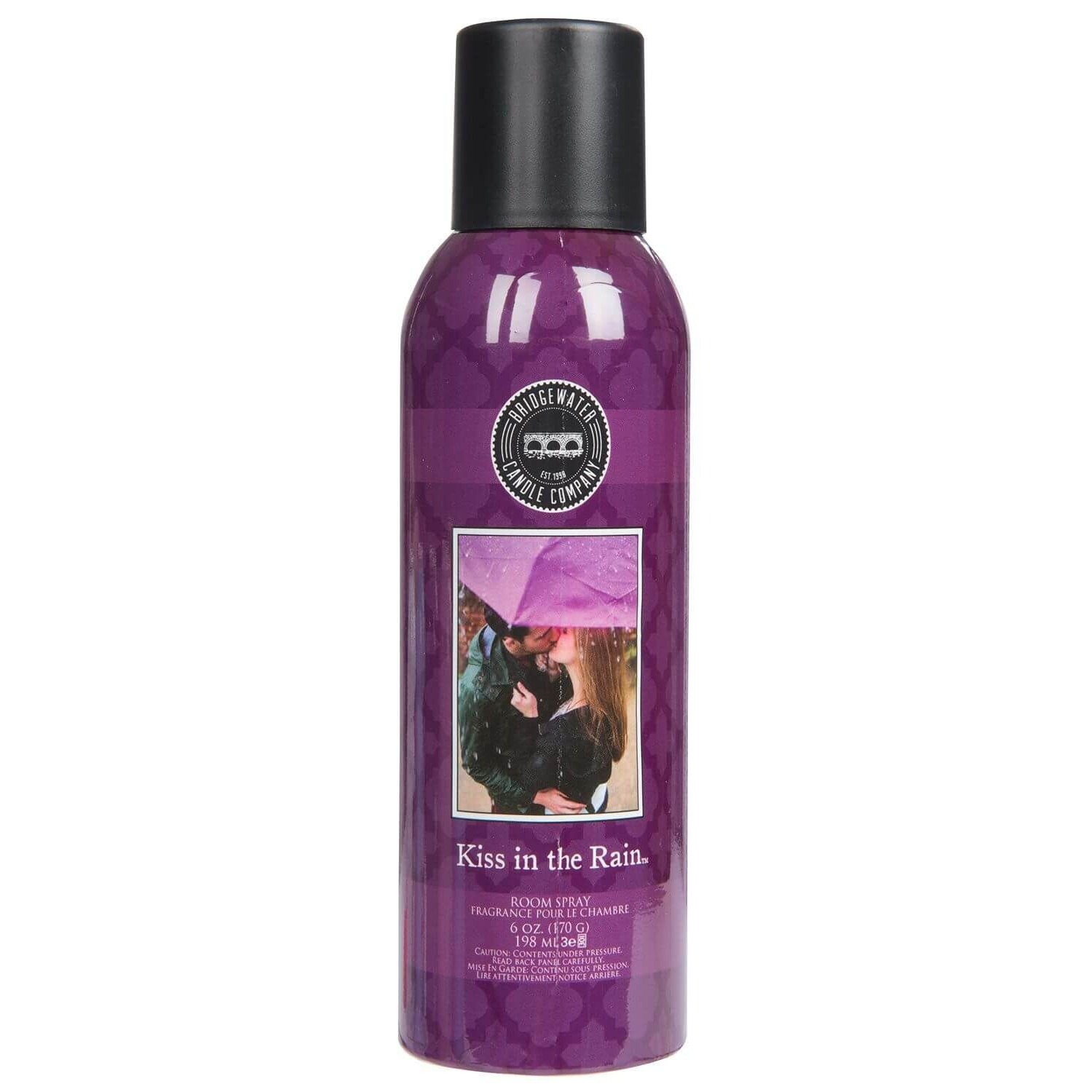 Lila Kiss in the Rain Raumspray-Flasche mit Kussmotiv und schwarzem Verschluss