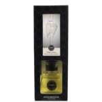 Frontaler Sweet Grace Reed Diffuser in schwarzer Verpackung mit sichtbarer Flasche