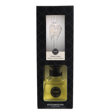 Frontaler Sweet Grace Reed Diffuser in schwarzer Verpackung mit sichtbarer Flasche