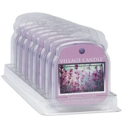 Mehrere verpackte Village Candle Rosemary Lavender Produkte von vorne