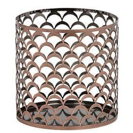 Freigestellter Metall-Jar-Holder mit dekorativem Schuppenmuster