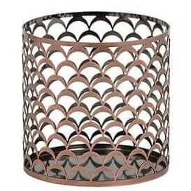 Freigestellter Metall-Jar-Holder mit dekorativem Schuppenmuster