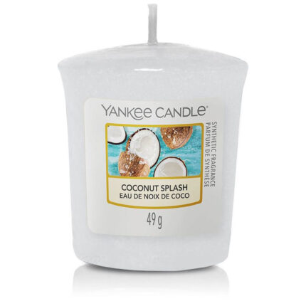Weiße Yankee Candle Coconut Splash Duftkerze mit Kokosnussmotiv auf dem Etikett