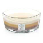 Geöffnete WoodWick Trilogy Kerze im Glas mit sichtbarem Docht