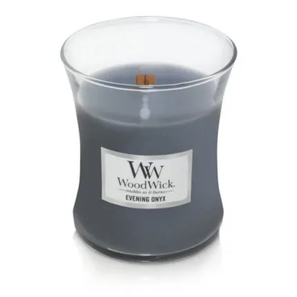 Geöffnete graue WoodWick Evening Onyx Kerze mit sichtbarem Holzdocht