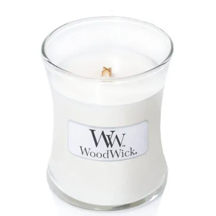 Geöffnete WoodWick Kerze im Glas mit sichtbarem Docht