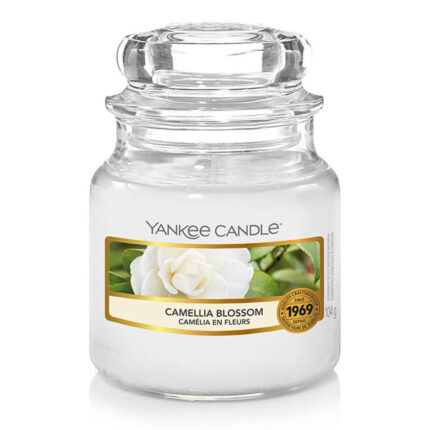Camellia Blossom Kerze von Yankee Candle im Glas mit Blumenetikett