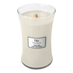 Geöffnete WoodWick Solar Ylang Kerze mit sichtbarem Holzdocht