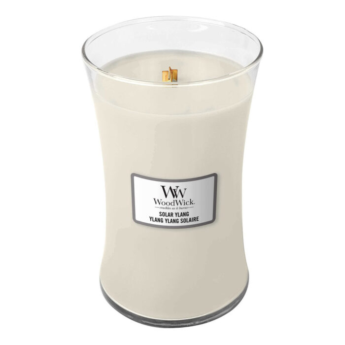 Geöffnete WoodWick Solar Ylang Kerze mit sichtbarem Holzdocht