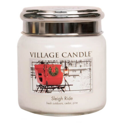 Sleigh Ride Kerze von Village Candle mit rotem Schlittenmotiv