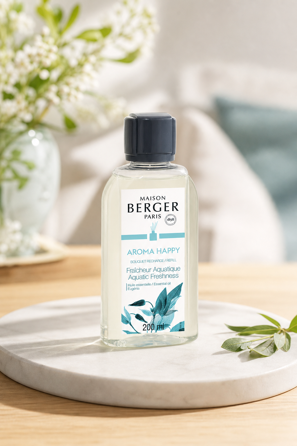 Maison Berger Aroma Happy Nachfüller auf einem Tisch im Wohnambiente