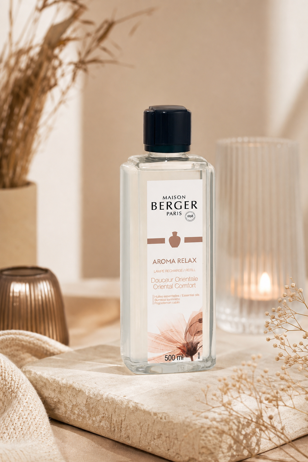 Aroma Relax Nachfüllflasche auf einem Wohnzimmertisch