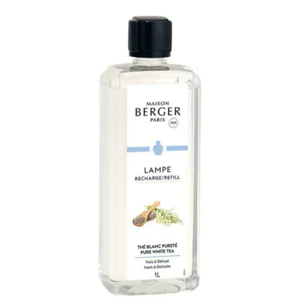 Transparente Maison Berger Nachfüllflasche mit schwarzem Verschluss und Weißtee-Etikett