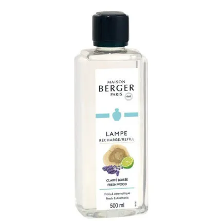 Transparente Maison Berger Paris Nachfüllflasche mit Fresh-Wood-Etikett und schwarzem Verschluss