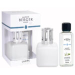 Weiße Lampe Berger mit silberner Kappe und Nachfüllflasche