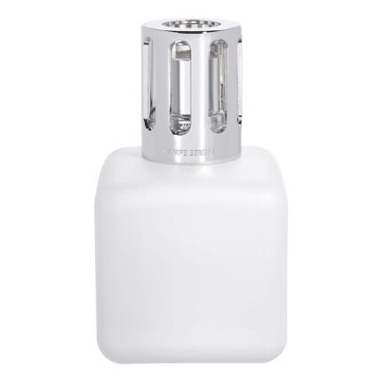 Weiße Lampe Berger mit silberner Kappe in Nahaufnahme