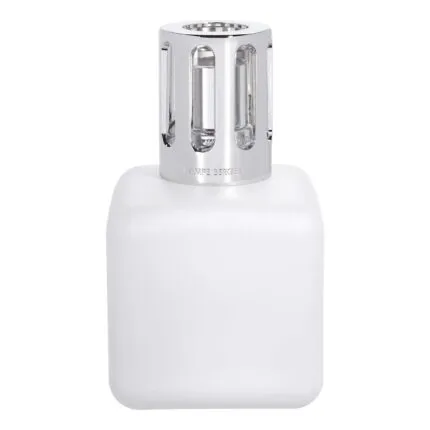 Weiße Lampe Berger mit silberner Kappe in Nahaufnahme