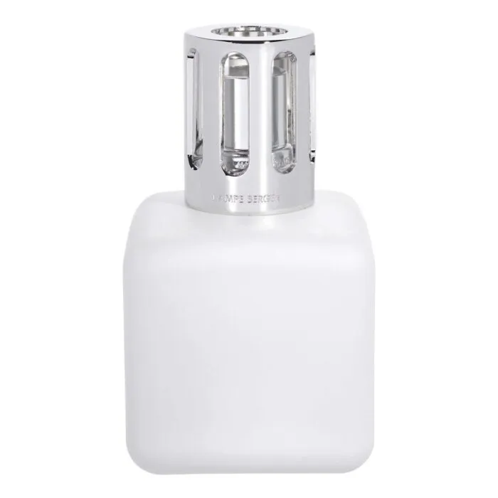 Weiße Lampe Berger mit silberner Kappe in Nahaufnahme