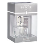 Maison Berger Lampe in geöffneter grauer Produktverpackung