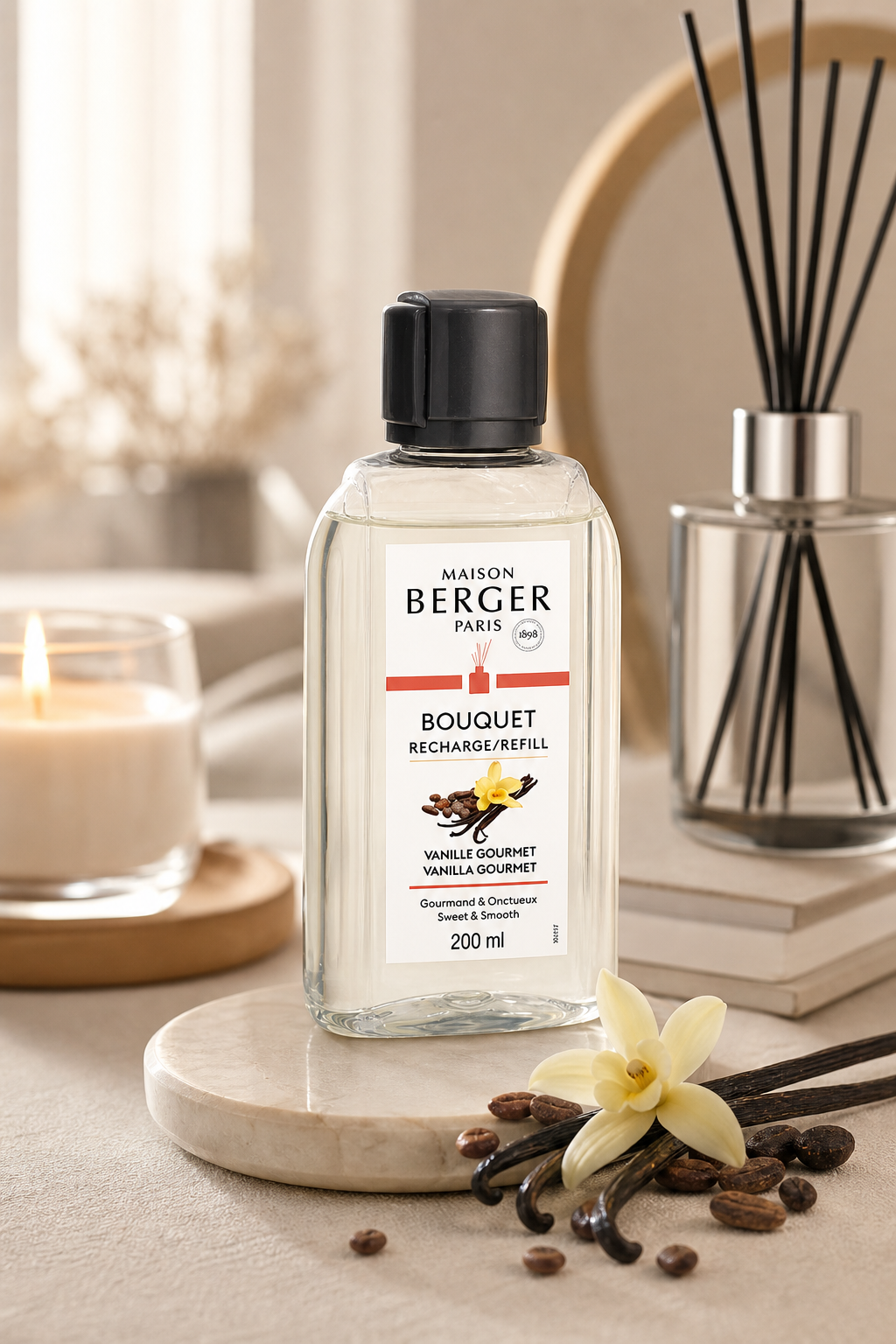 Maison Berger Vanille-Gourmet-Nachfüllflasche neben einem Raumduft-Diffuser platziert