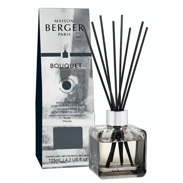 Diffuser im Wohnbereich Maison Berger Bouquet Diffuser mit Verpackung auf einem Wohnzimmertisch
