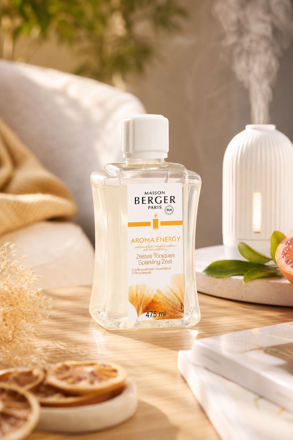 Aroma Energy Nachfüller steht auf einem Tisch neben einem Diffuser