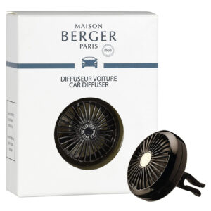 Schwarzer Autoduft-Diffuser neben seiner Maison-Berger-Paris-Verpackung