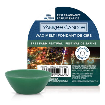 Grünes Wax Melt vor Yankee Candle Verpackung mit Weihnachtsbaumbeleuchtung