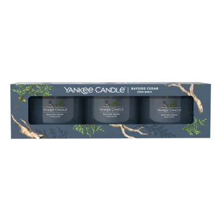 Verpackung mit drei Yankee Candle Bayside Cedar Glasvotivkerzen