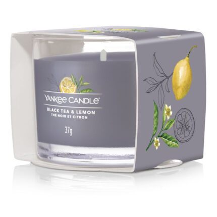 Yankee Candle Kerze in seitlich geöffneter Verpackung mit Zitronenillustrationen