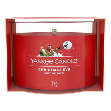 Rote Christmas-Eve-Kerze von Yankee Candle im geöffneten Karton