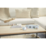 Brennende Glasvotivkerze neben der Yankee Candle Majestic Mount Fuji Verpackung