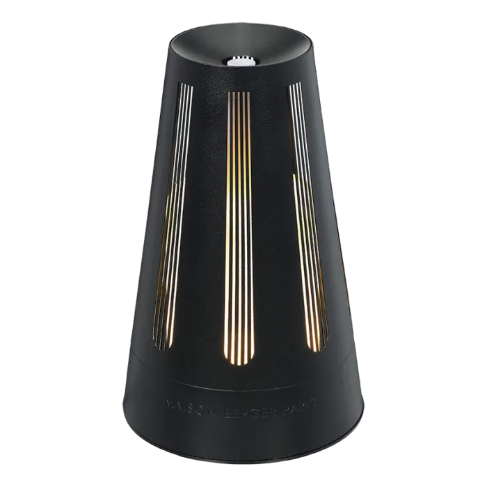 Schwarzer Aroma-Diffuser mit beleuchteten länglichen Öffnungen