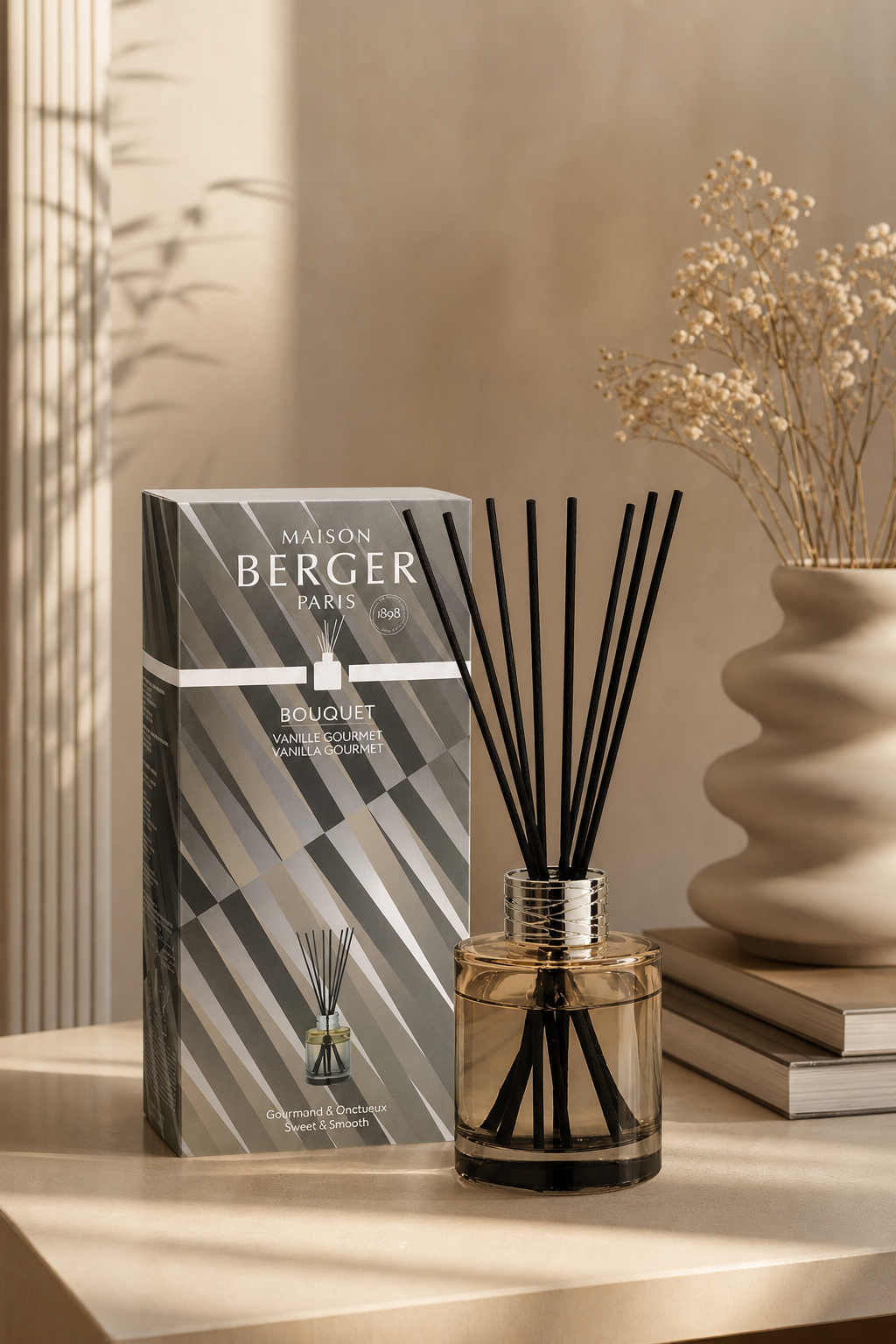 Maison Berger Paris Diffuser mit Verpackung auf einem Tisch im Wohnambiente