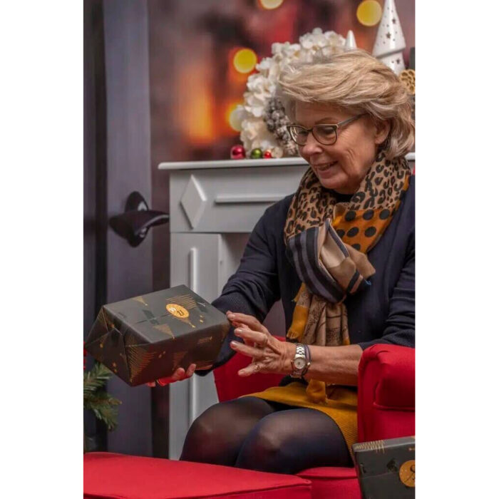 Nummerierte Tiziano Adventskalender-Boxen mit Kerzen und Weihnachtsbaum