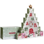 Yankee Candle Adventskalender-Turm neben dekorativer Markenverpackung