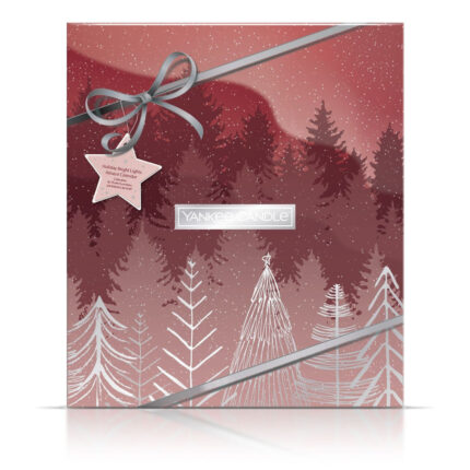 Vorderseite des Yankee Candle Adventskalenders mit Weihnachtswaldmotiv