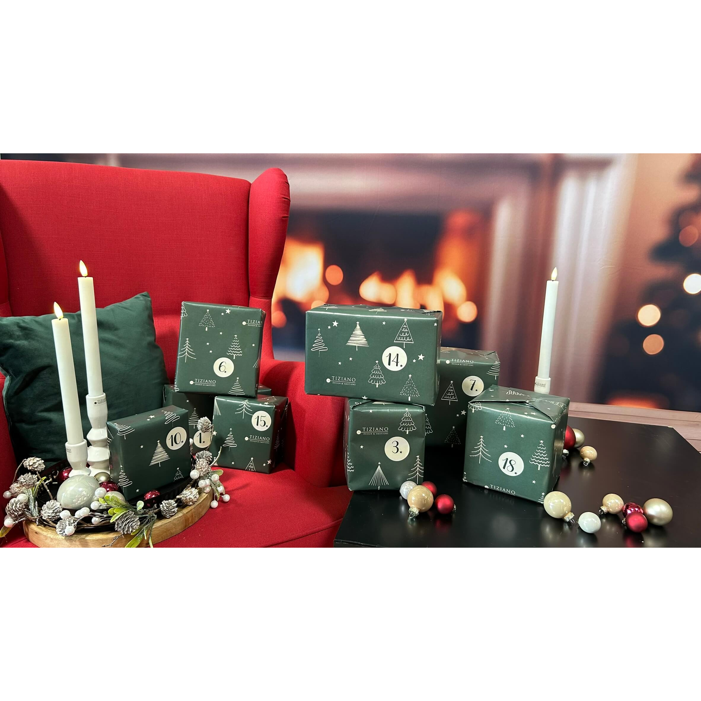 Tiziano Adventskalender mit nummerierten Schachteln Tiziano Adventskalender mit mehreren nummerierten Schachteln und Kerzen