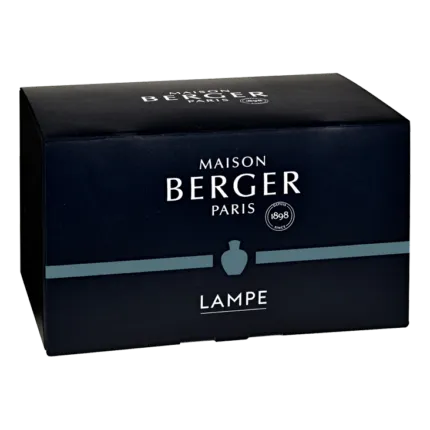 Dunkle Maison-Berger-Paris-Verpackung mit silbernem Streifen und Aufschrift Lampe