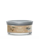 Yankee Candle Amber & Sandalwood Duftkerze im Glas mit silberfarbenem Deckel
