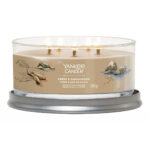 Brennende Yankee Candle Amber & Sandalwood Kerze mit fünf sichtbaren Dochten