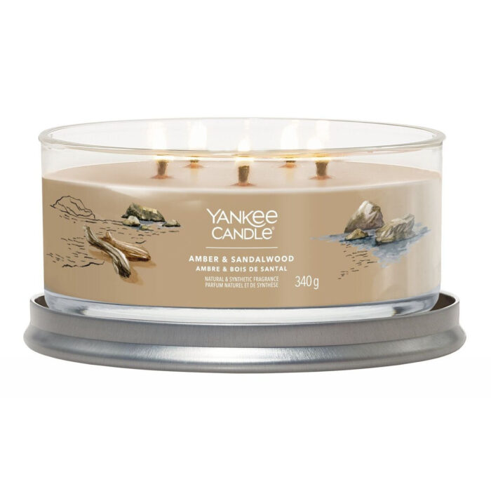 Brennende Yankee Candle Amber & Sandalwood Kerze mit fünf sichtbaren Dochten