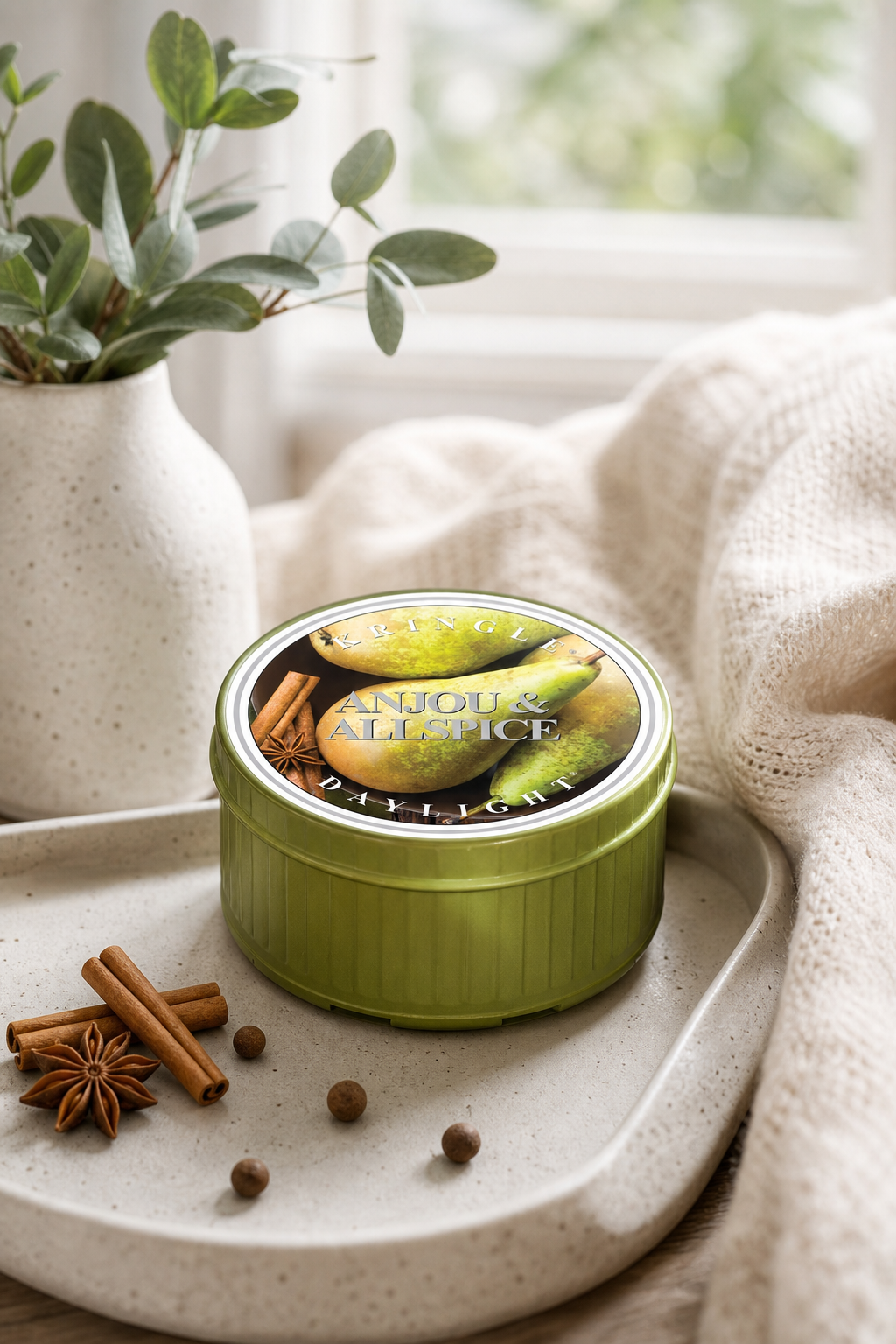 Anjou & Allspice Daylight 42g in einer stimmungsvollen Anwendungsszene