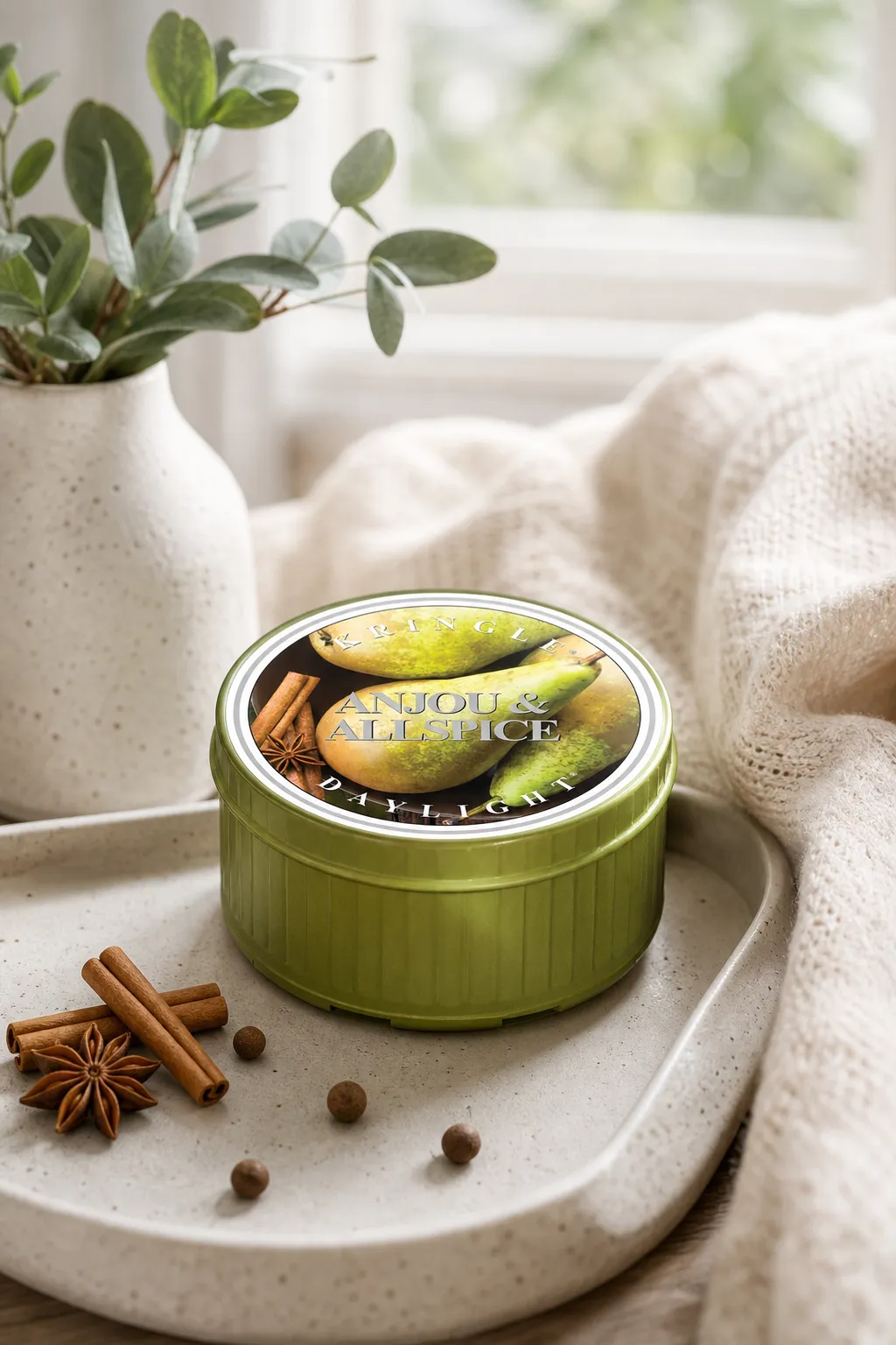 Anjou & Allspice Daylight 42g in einer stimmungsvollen Anwendungsszene