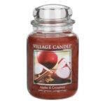 Glas-Kerze von Village Candle mit Etikett Apples & Cinnamon
