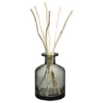 Dunkler Aroma Dream Diffuser mit mehreren Duftstäbchen